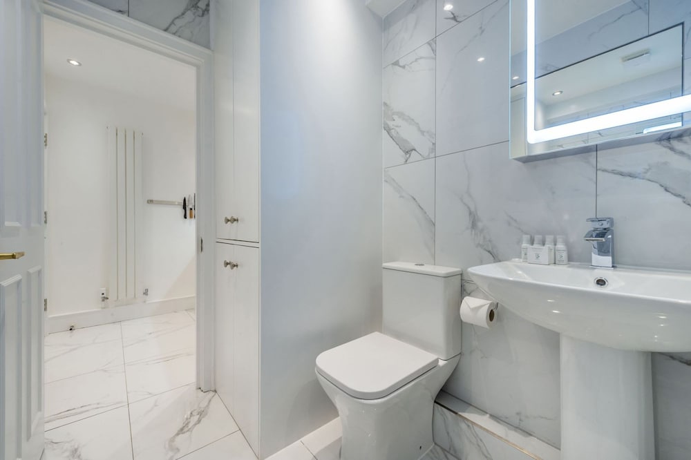 Regency Residences - Fitzrovia - by Frankie Says