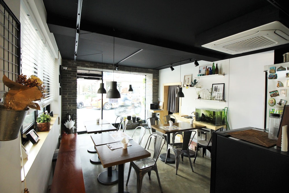 Hi Jun Guesthouse