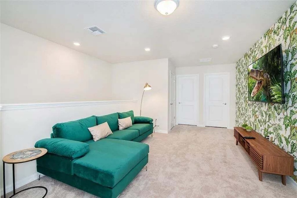 Elegant 5-bedroom Villa w Private Pool Near Disney