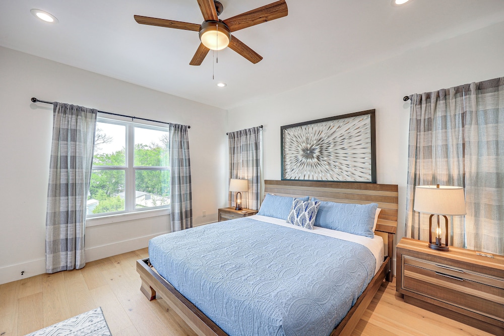 Near Zoo & Riverwalk: Spacious Home w/ Heated Pool