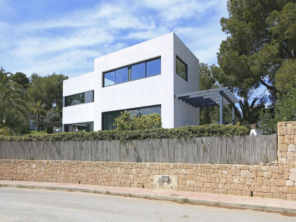 Holiday Home With Manicured Gardens