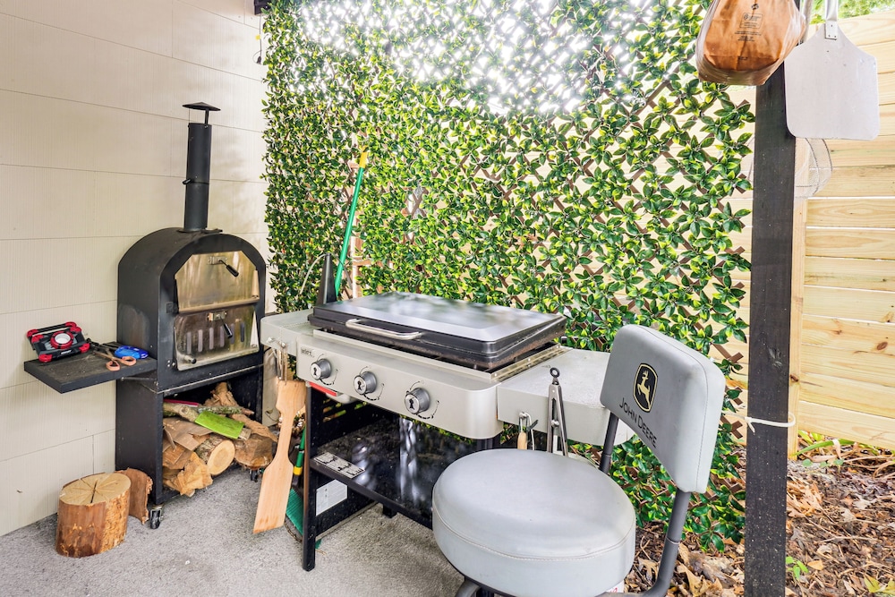 Cookout Ready: Walkable Home in Bearden Village