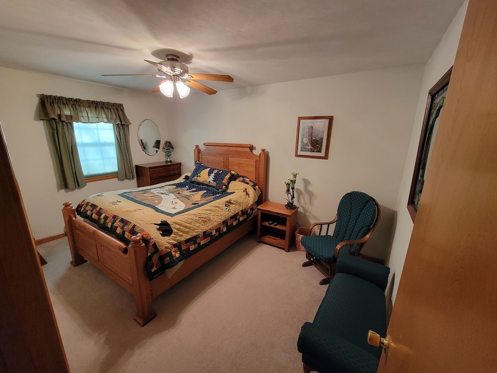 Adirondack Cozy Cottage Hideaway 4 Bedroom Home by RedAwning view 2