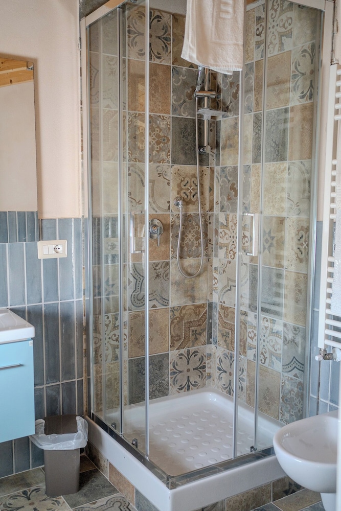 Casale nel Verde con Piscina e Vista