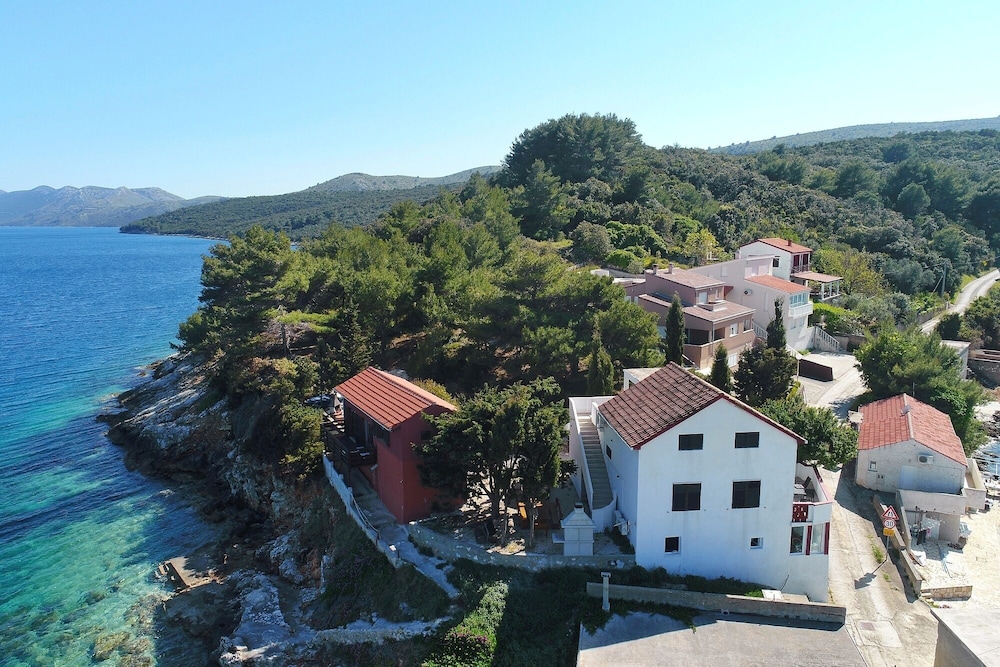 Apartment Located Directly on the Seaside, With Stunning Views and Seasight view 3