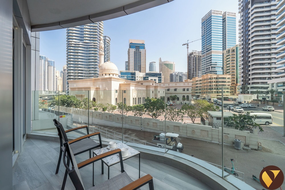 Vogue Condor Star Dubai Marina Pool