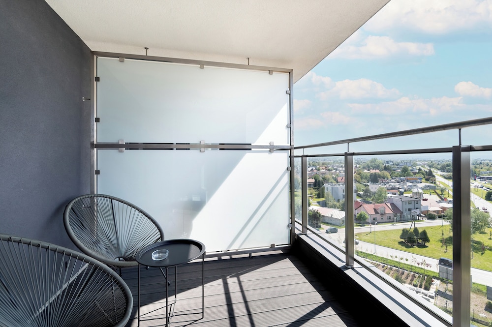 Elegant Apartment Rzeszów by Renters