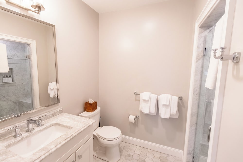 The Newport Lofts - 364 Thames Street