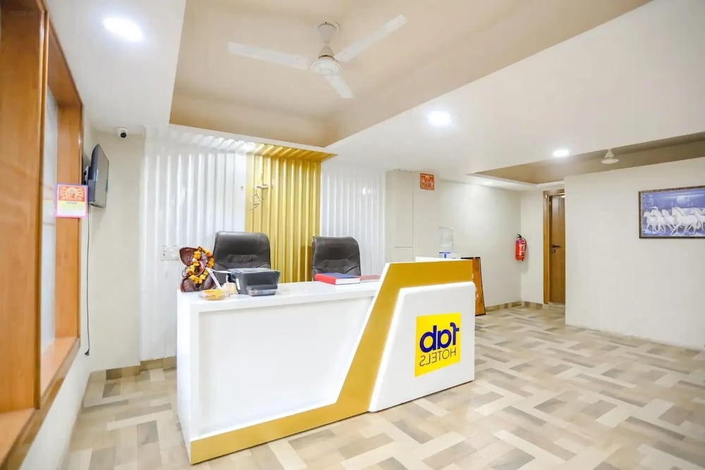 Fabhotel Signature Inn I