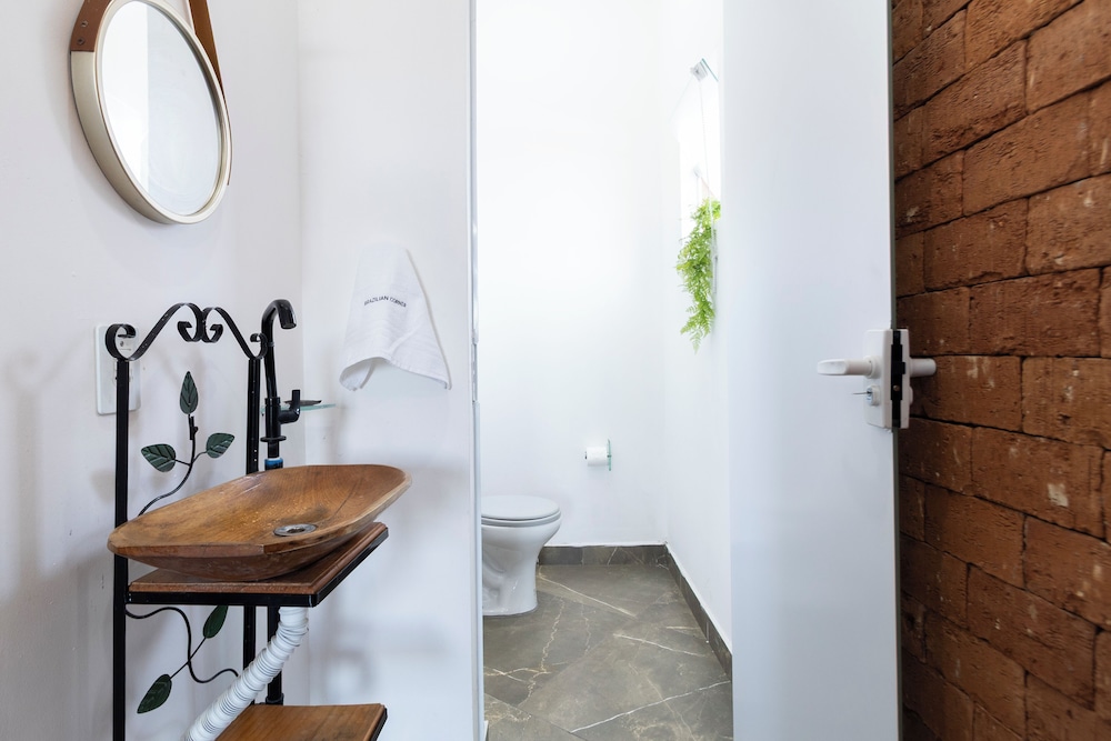 Sítio com 5 suítes e piscina