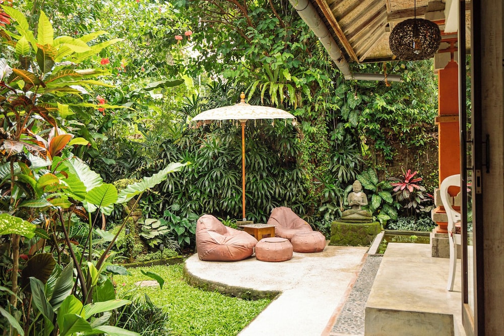 Barong Retreat Villa Ubud with Hammock Terrace, Garden & Koi Pond