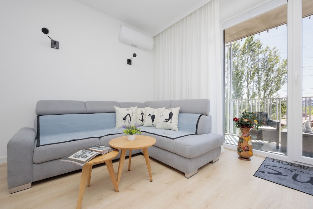 Gumińska Apartment Warsaw by Renters view 4