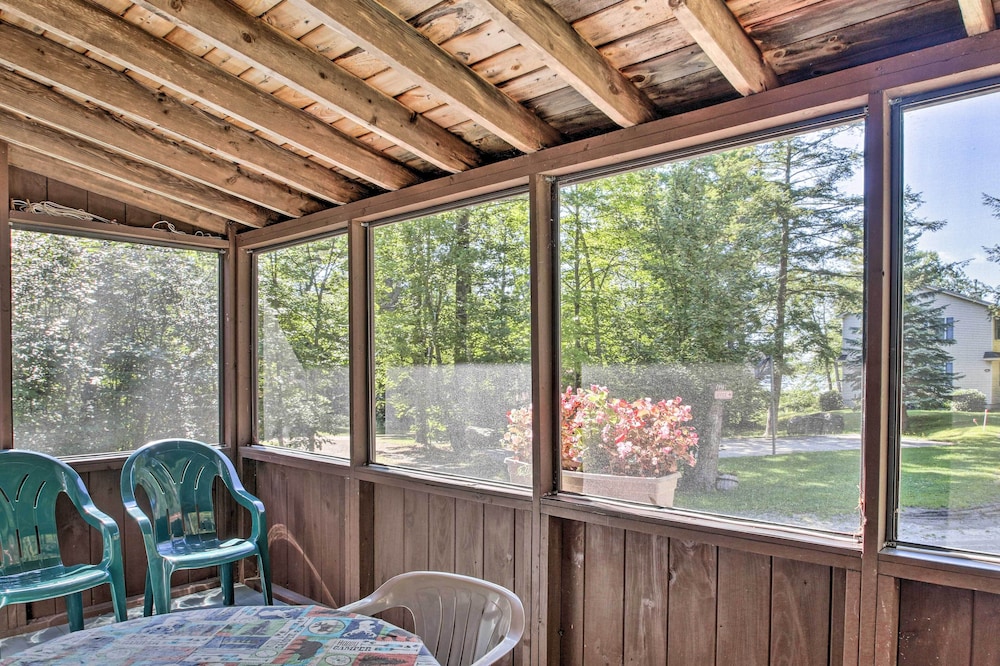 'the Birches' Raymond Getaway w/ Beach & Boat Dock