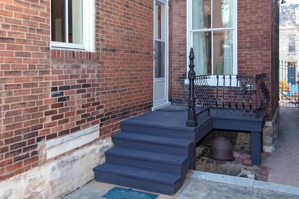 Home 2 Mi to Dtwn St Louis: Great for Families!