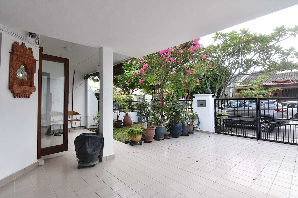 A Spacious 4BR Home Nearby Kiara Hill, Mont Kiara, Pavilion Damansara Heights