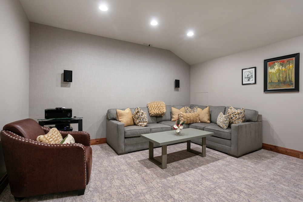 504 - Five Bedroom Penthouse Grand Lodge 5 Condo
