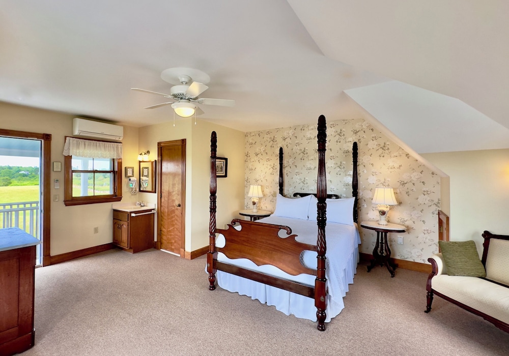 Rose Farm Inn