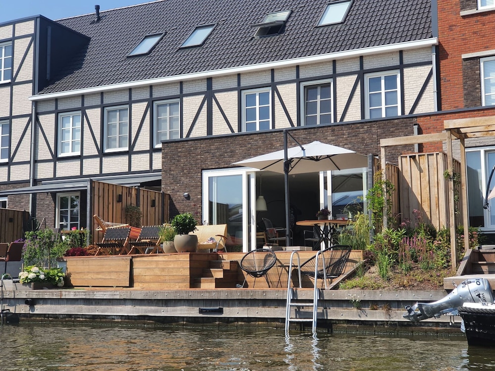 Spacious Holiday Home in Alkmaar With Garden