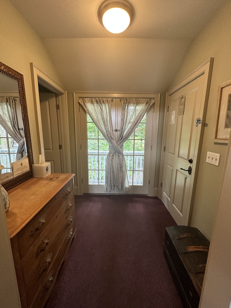Buttermilk Falls Inn - Property Image 26
