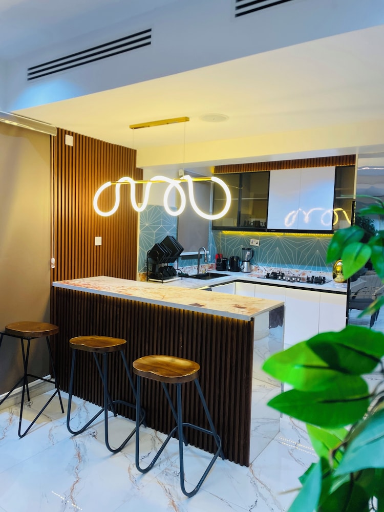 The GlobalNomad Enterprise