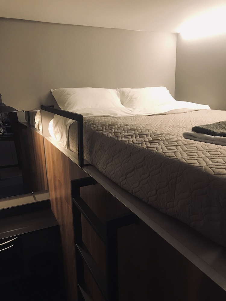 Shelter-hotels