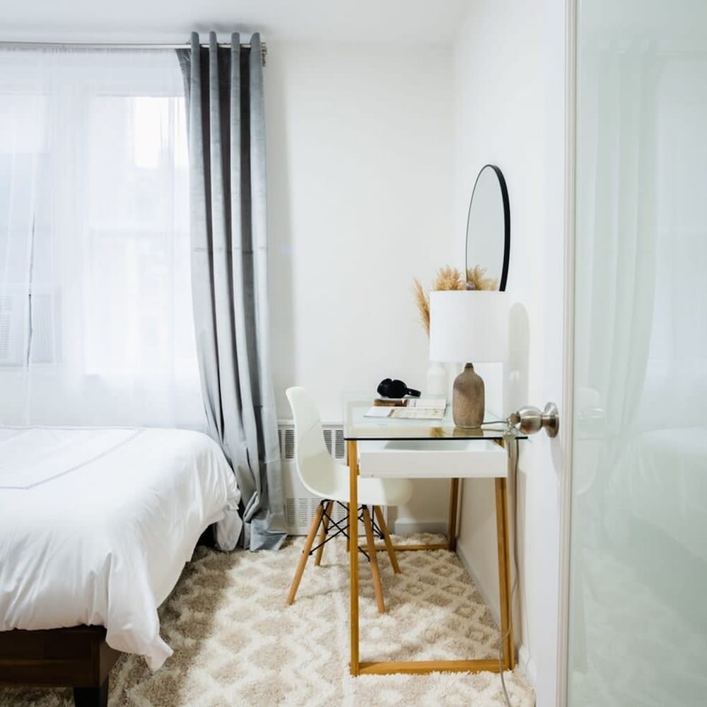 49-3b Newly Renovated 2BR W D Midtown East