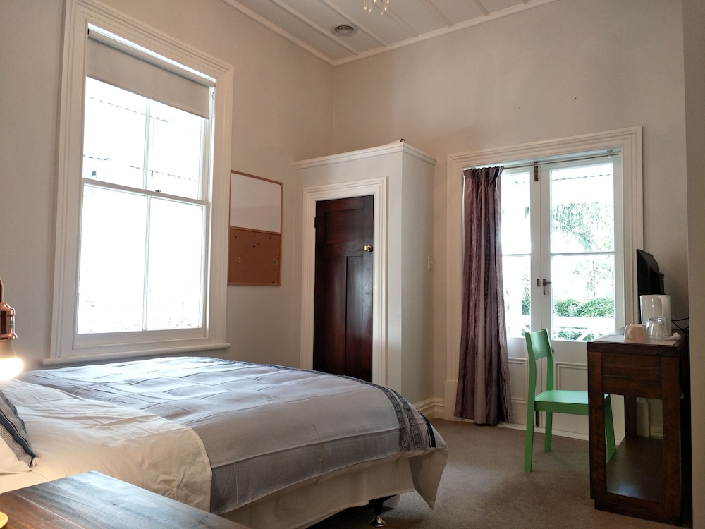 Western Springs Villa view 5