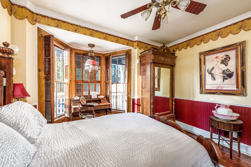 The Dutch Flat Hotel