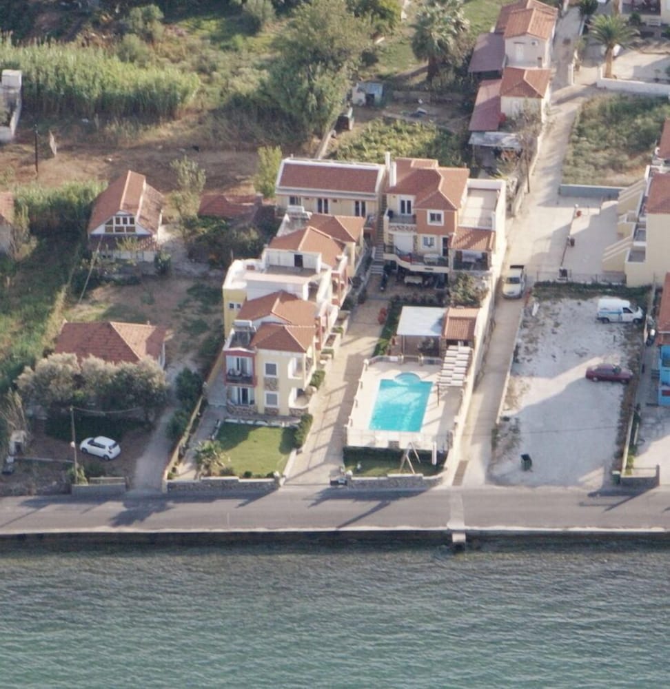 Gera Bay Studios and Apartments
