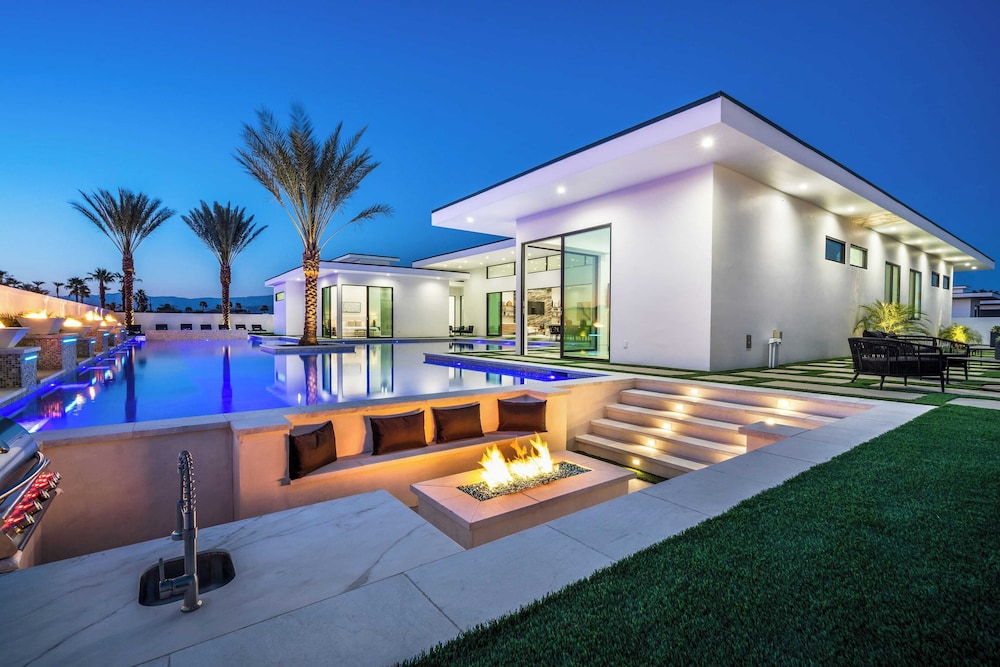 Pool, Hot Tub & Putting Green Minutes From Dining & Golf Bravo Villa #13 by Avantstay