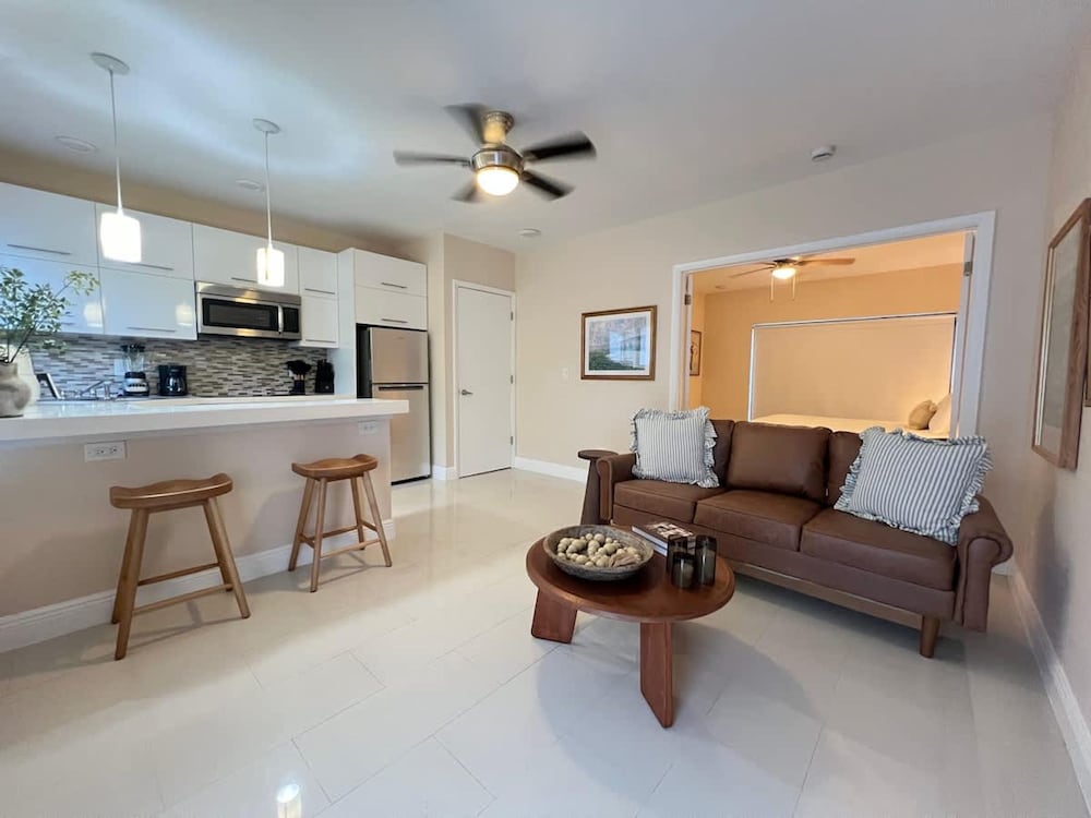 Open-concept Urban Stay
