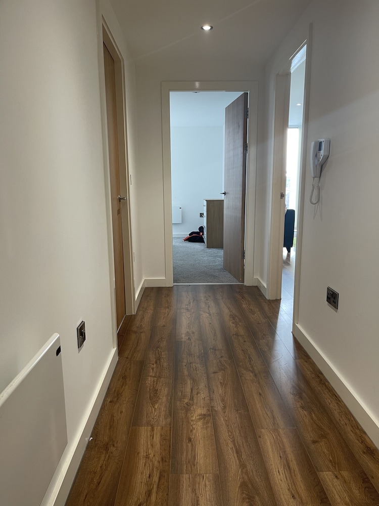 Luxury 2-bed Apartment in Manchester With Parking view 3