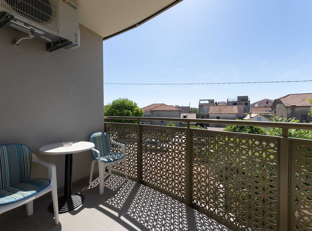 Kastel Stari Sunny Downtown Apartment With Terrace
