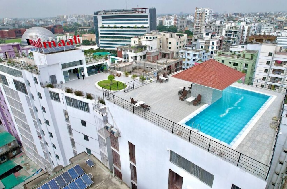 300sqft 5 Studio Gym & Pool Access