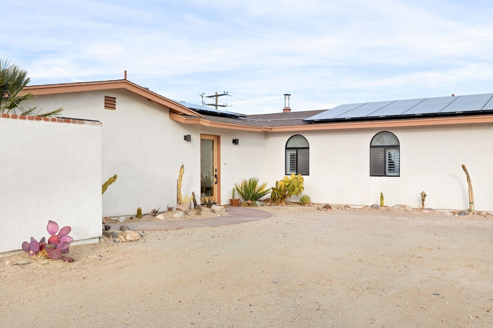 Terracasa - Hot Tub, Fire Pit, Outdoor Shower & Endless Views 2 Bedroom Home by RedAwning view 5