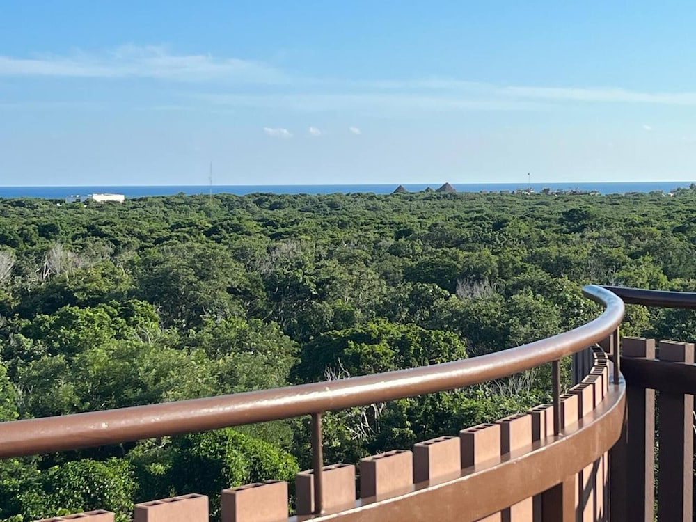 Unique Rooftop Sea View Walking to Beach The Best