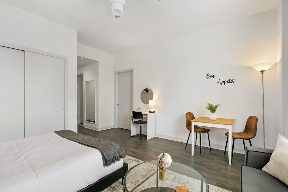 Chic Studio - Del Prado 418