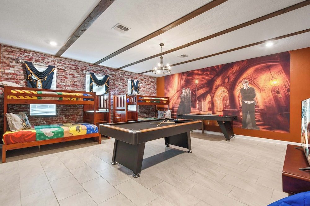 Luxury 10-bedroom Villa in Champions Gate Resort