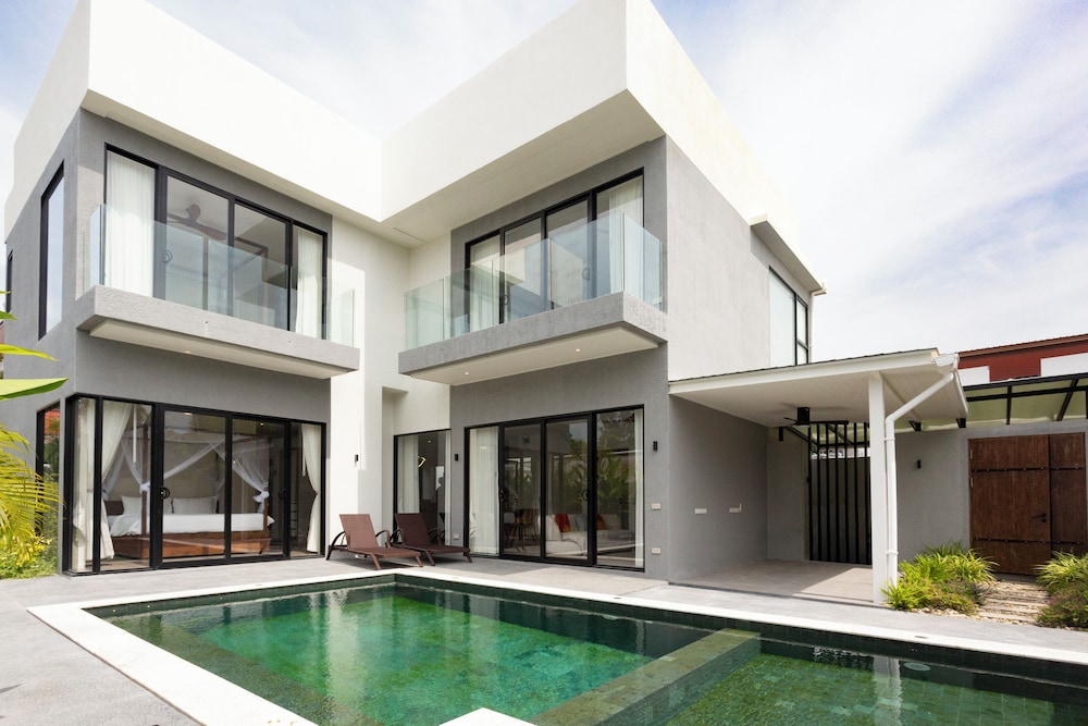 Family PoolVilla Near the Pier V266
