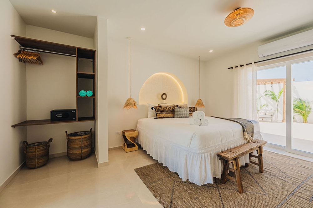 Bohostyle Villa 3min to Beach Hottub 8 Sleeps