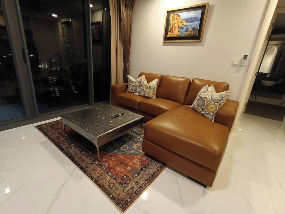 Luxury Large One Bedroom Seaview Serviced Apartment at Wongamat, Pattaya