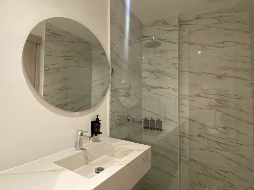 w Grandiose 2BR w Lovely Terrace in CTG