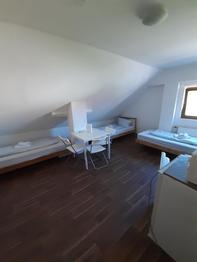 2-Rent Group Hostel Rooms&Apartments EVE168