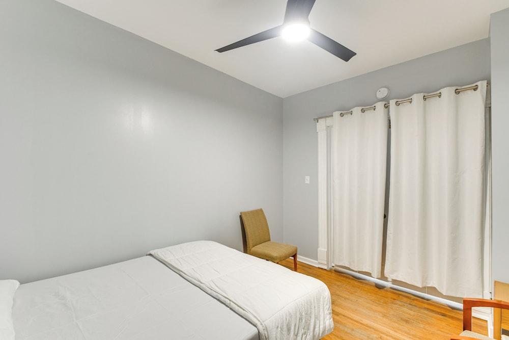 < 1 Mi to Main St: Quiet Apartment in Galesburg!