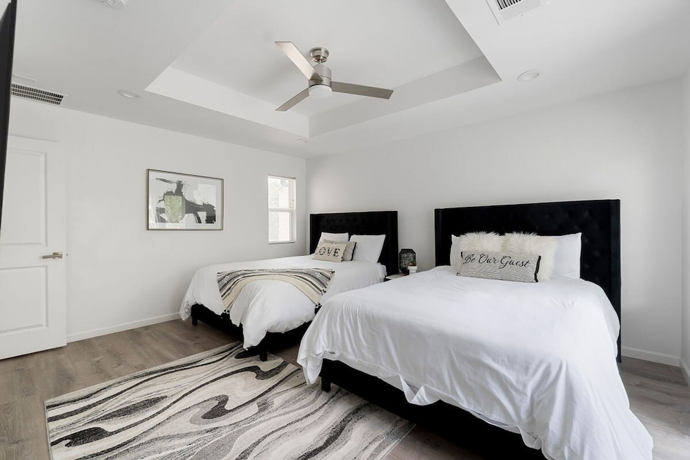 Urban Retreat With Pool Near Downtown Dallas