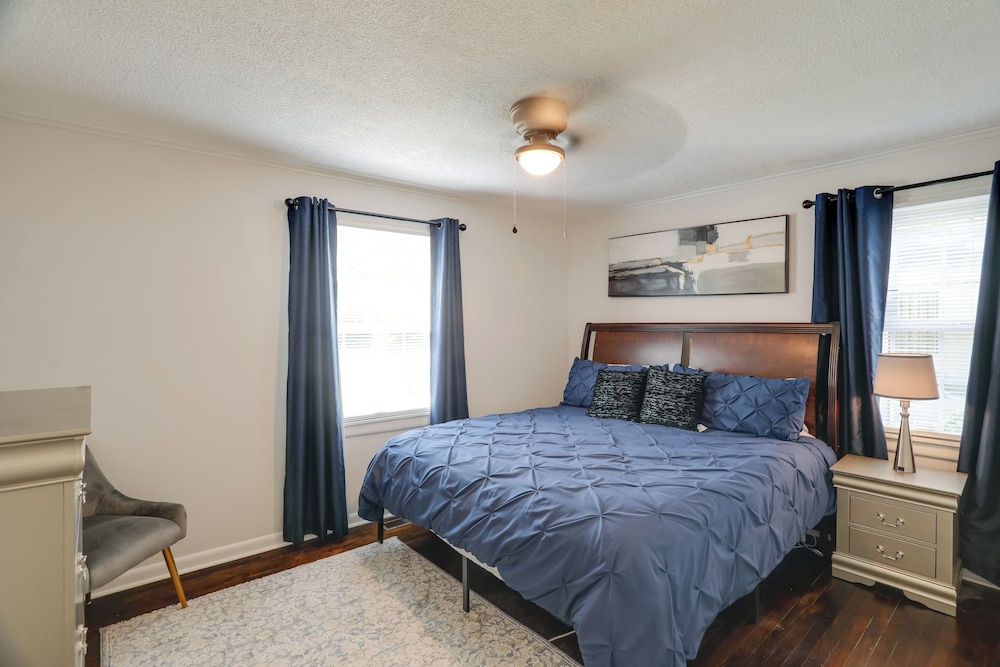Updated North Greenwood Cottage < 1 Mi to Dtwn!