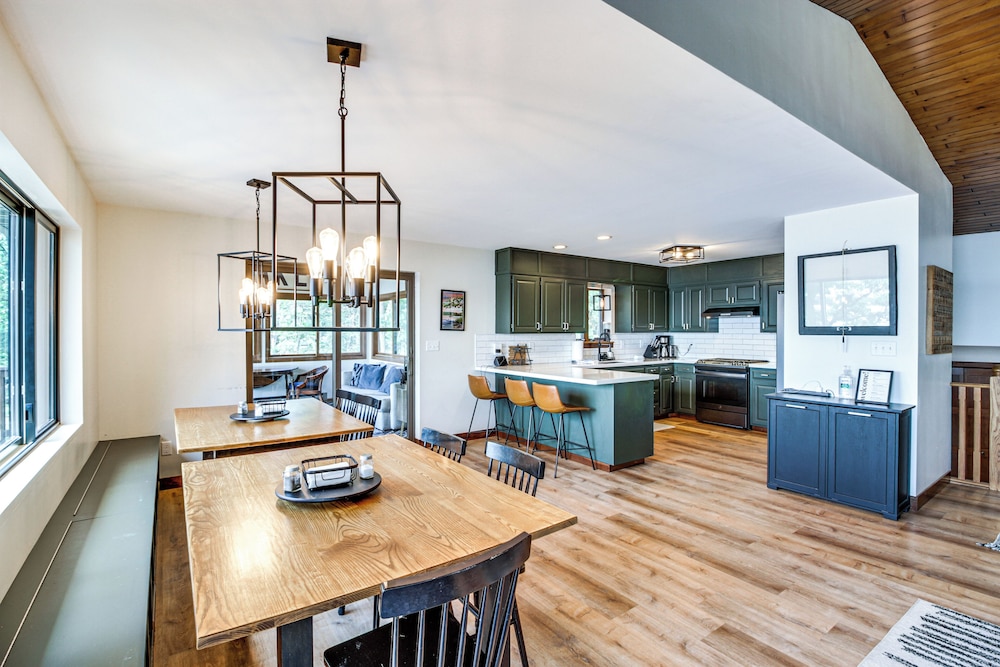 Private Beach & Dock: White Sand Lake Retreat!