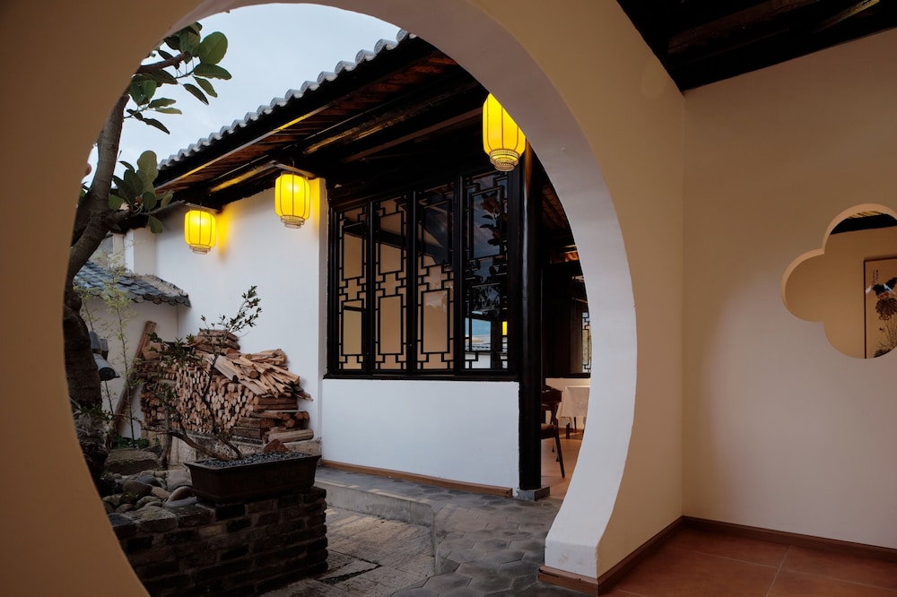 Shaxi Ancient Town Chang Le Li Chinese Courtyard Hotel