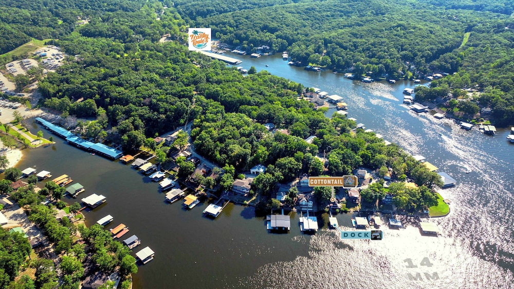 Sunrise Oasis - Enjoy Lakefront Living