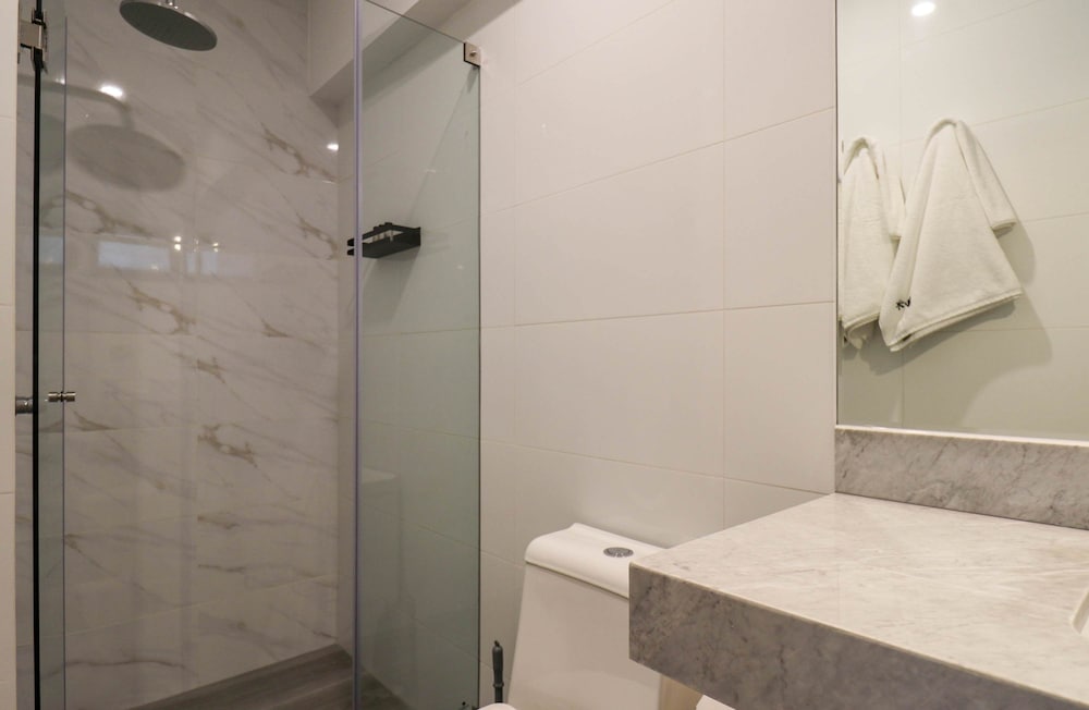 w Grandiose Duplex w Modern Deco in Miraflores